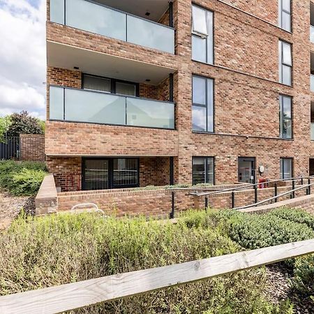 Stylish & Comfortable Top-Floor Flat In Harrow Londyn Zewnętrze zdjęcie