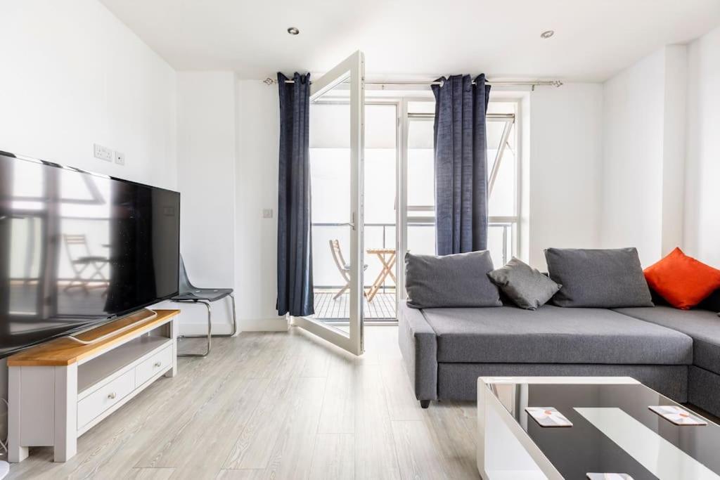 Stylish & Comfortable Top-Floor Flat In Harrow Londyn Zewnętrze zdjęcie