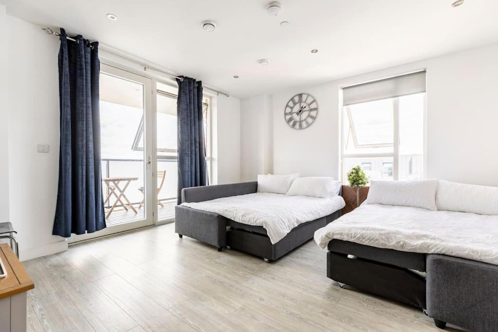 Stylish & Comfortable Top-Floor Flat In Harrow Londyn Zewnętrze zdjęcie