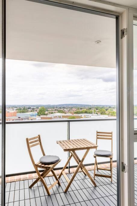 Stylish & Comfortable Top-Floor Flat In Harrow Londyn Zewnętrze zdjęcie