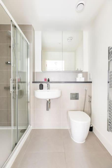 Stylish & Comfortable Top-Floor Flat In Harrow Londyn Zewnętrze zdjęcie