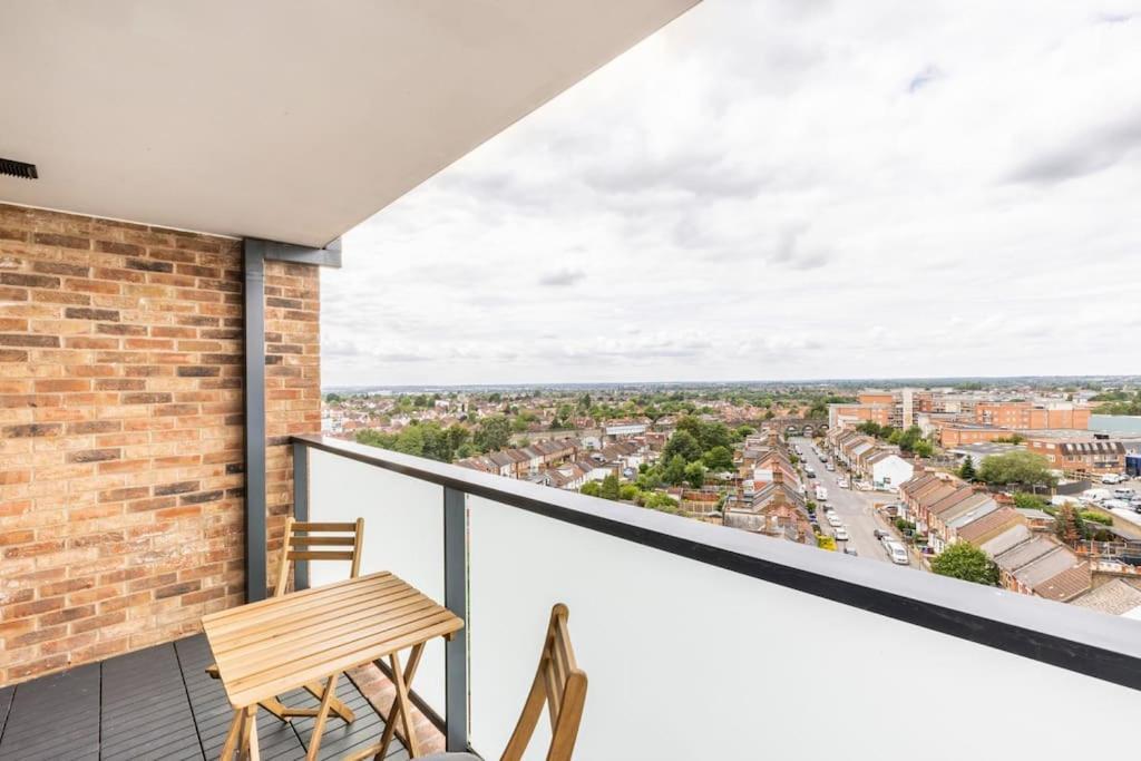 Stylish & Comfortable Top-Floor Flat In Harrow Londyn Zewnętrze zdjęcie