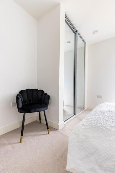 Stylish & Comfortable Top-Floor Flat In Harrow Londyn Zewnętrze zdjęcie
