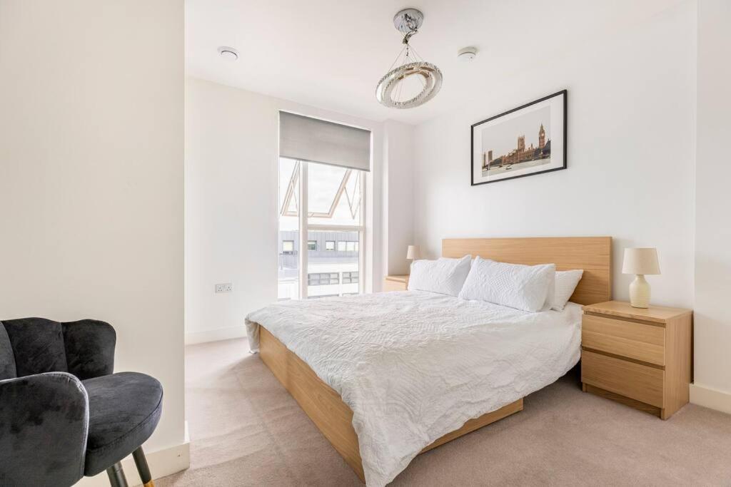 Stylish & Comfortable Top-Floor Flat In Harrow Londyn Zewnętrze zdjęcie