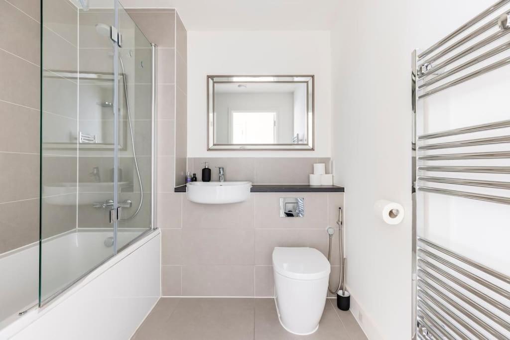Stylish & Comfortable Top-Floor Flat In Harrow Londyn Zewnętrze zdjęcie
