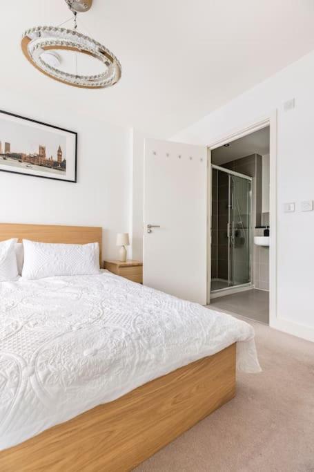 Stylish & Comfortable Top-Floor Flat In Harrow Londyn Zewnętrze zdjęcie