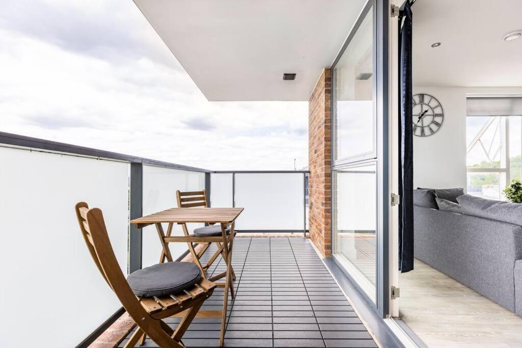 Stylish & Comfortable Top-Floor Flat In Harrow Londyn Zewnętrze zdjęcie